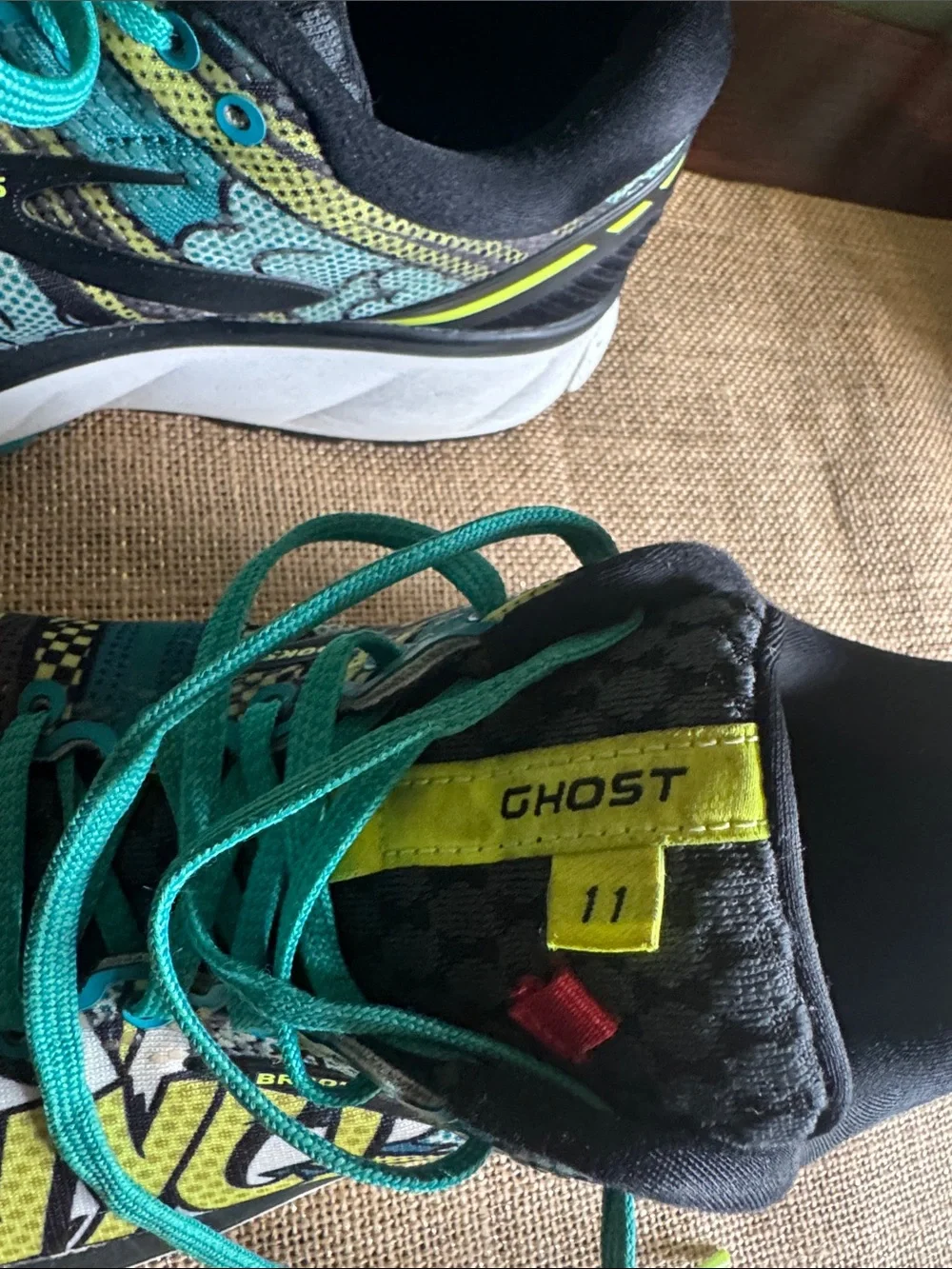 Brooks Ghost 11 Women’s Running Shoes NYC 26.2  Vibrant Comic Pop Design Size 9 - Picture 10 of 11